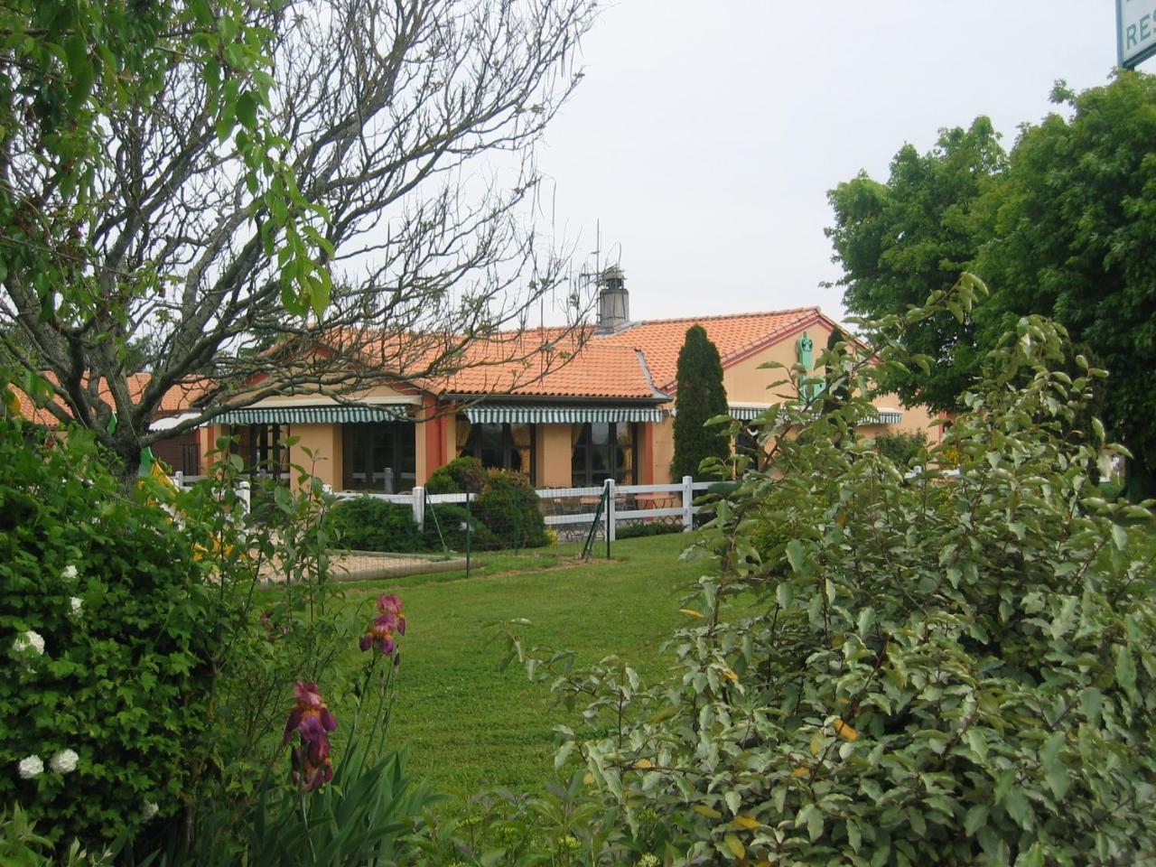 Kyriad Niort - La Crèche Kültér fotó